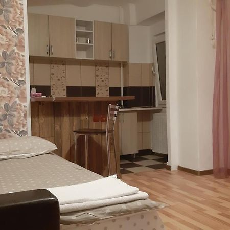 Studio Timpuri Noi 50 بوخارست المظهر الخارجي الصورة